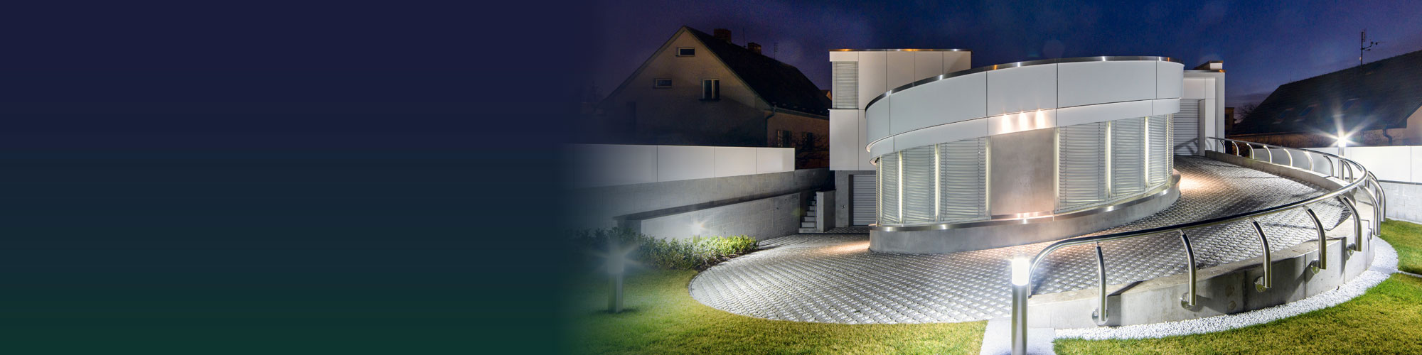 Designová řešení <br />exteriérů a interiérů <br />z nerezu